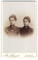 Fotografie M. Kimmel, Nürnberg, Hintere Beckschlagergasse 16, Portrait Zwei Schwestern In Kleidern  - Anonyme Personen