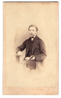 Photo J. Oates, Fulneck, Junger Mann Mit Anzug Und Fliege, 1871  - Personnes Anonymes