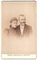 Fotografie Georg Brokesch, Leipzig, Zeitzer Str. 2, Ehepaar Mit Mann Mit Makanten Moustache  - Anonymous Persons
