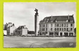61 ALENCON N°1833 Place De Gaulle Statue Hôtel Horlogerie Station Pompe à Essence SHELL - Alencon