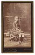 Fotografie H. Schäffner, Mühlhausen, Portrait Mädchen Auf Holzbank  - Anonymous Persons