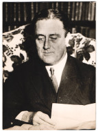 Fotografie Unbekannter Fotograf Und Ort, Portrait Franklin D. Roosevelt, 32. Präsident Der USA  - Célébrités