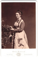 Fotografie Georg Brokesch, Leipzig, Portrait Therese Von Hopffgarten (Thüringer Adel) Im Kleid  - Célébrités