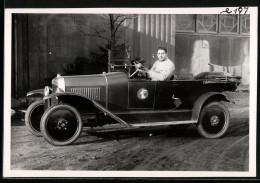 Fotografie Auto Citroen, Offener PKW Mit Staffelabzeichen & Flugzeug-Pilot Der Französischen Luftstreitkräfte Am Han  - Luchtvaart