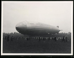 Fotografie Luftschiff Graf Zeppelin LZ-127 Nach Der Landung  - Aviation