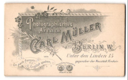 Fotografie Carl Müller, Berlin, Unter Den Linden 15o, Anschrift Des Ateliers Auf Einer Werbetafel  - Anonymous Persons