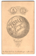 Fotografie H. Zeidler, Berlin, Jerusalemerstr. 59, Medaillen Und Globus / Weltkugel Mit Fotografen Anschrift  - Anonymous Persons