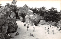 45 JEUX DANS LES ROCHERS ENV DE MALESHERBES - Sonstige & Ohne Zuordnung