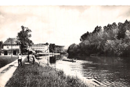 02 SOISSONS LA NAUTIQUE ET LA PISCINE - Soissons