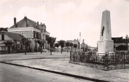 77 BAGNEAUX SUR LOING MONUMENT AUX MORTS - Bagneaux Sur Loing