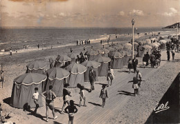 14 DEAUVILLE LES PLANCHES - Deauville