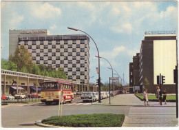 Berlin: GOGGOMOBIL 250 COUPÉ, OPEL REKORD P2, P2 CARaVAN, FORD TAUNUS P1,VW 1200 KÄFER/COX, AUTOBUS- Hilton Hotel - PKW