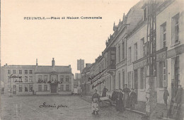 PÉRUWELZ (Hainaut) Place Et Maison Communale - Café - Ed. Inconnu  - Peruwelz