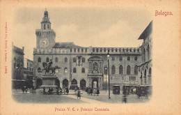 BOLOGNA - Piazza V. E. E Palazzo Comunale - Bologna