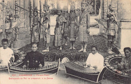 Cambodge - PHNOM PENH - Danseuses Du Roi Se Préparant à La Danse - Ed. P. Dieulefils 1817 - Kambodscha