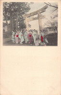 Japan - Group Of Geishas In Front Of A Tori Gate - Autres & Non Classés