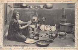 India - A Hindu Woman Cooking - Indien