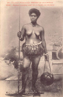 Nouvelle-Calédonie - NU ETHNIQUE - Pam - Femme Indigène, Chef De La Tribu Indigène Des Ouébias - Ed. Inconnu 84 - Nouvelle Calédonie