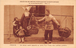 China - BEIJING - A Brave Coolie Brings Two Little Twin Orphan Girls To The Orphanage - Publ. Pontifical Mission Of The - Chine