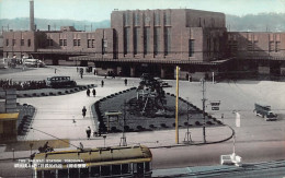 Japan - YOKOHAMA - The Railway Station - Streetcar - Yokohama