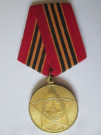 USSR/Russia:Medaille 65 Ans Depuis La Victoire De La SGM 1945-2010/Medal 65 Years Since The Victory In WWII,diam=32 Mm - Russie