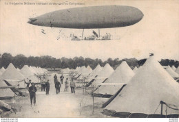 LE DIRIGEABLE MILITAIRE EVOLUANT AU DESSUS D'UN CAMPEMENT - Zeppeline