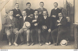 CARTE PHOTO NON IDENTIFIEE REPRESENTANT DES JEUNES HOMMES  STUDIO BOUDIOU EPINAL VOSGES - A Identifier