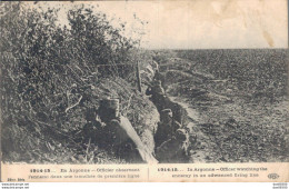 EN ARGONNE OFFICIER OBSERVANT L'ENNEMI DANS UNE TRANCHEE DE PREMIERE LIGNE - War 1914-18