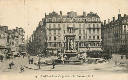 69 - Lyon - Place Des Jacobins - La Fontaine - Animée - Tramway - Oblitération Ronde De 1916 - Tampon Militaire Du Capit - Other & Unclassified