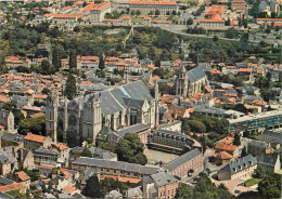 86 - Poitiers - Vue Générale Aérienne - La Cathédrale - Le Baptistère Saint-Jean - CPM - Voir Scans Recto-Verso - Poitiers