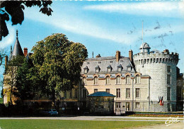 78 - Rambouillet - Le Château - La Cour D'honneur Et La Cour François Ier - Automobiles - CPM - Voir Scans Recto-Verso - Rambouillet (Kasteel)