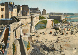 35 - Saint Malo - La Plage Bon-Secours Et Les Remparts - Scènes De Plage - CPM - Voir Scans Recto-Verso - Saint Malo