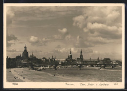 Foto-AK Walter Hahn, Dresden, Nr. 12606: Dresden, Ortspartie Mit Blick Auf Frauenkirche, Hofkirche Und Opernhaus  - Photographie