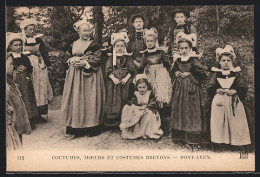 CPA Pont-Aven, Costumes, Moeurs Et Costumes Bretons  - Non Classés