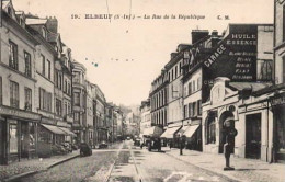 . 76 . ELBEUF . La Rue De La République . Pompes Essence . - Elbeuf