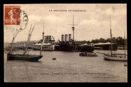 56 - LORIENT - L'ENTREE DU PORT DE GUERRE - BATEAU LE WALDECK-ROUSSEAU - Lorient