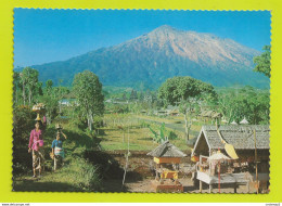 Indonésie BALI N°312 The Sacred Mt Agung Femmes Avec Charge Sur La Tête - Indonésie