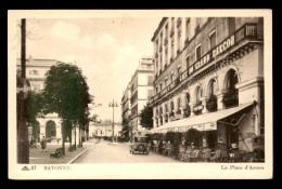 64 - BAYONNE - LA PLACE D'ARMES - CAFE DU GRAND BALCON - Bayonne
