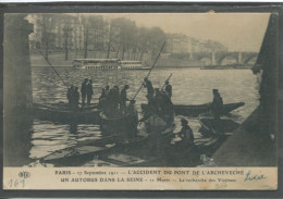 10162 Paris - 27.09.1911 - L'accident Du Pont De L'Archeveché - Un Autobus Dans La Seine - 11 Morts - Recherche Des Vict - De Overstroming Van 1910