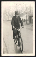 AK Mann Mit Hut Auf Einem Fahrrad  - Other & Unclassified