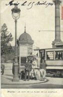 PARIS  Un Cion De La Place De La Bastille Kiosque Tramway RV - Plätze