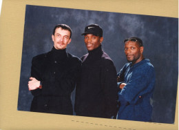 Le Groupe De  Chanteurs  TRIBAL JAM  Reçoit Le Un  DANCE D'OR Au  MIDDEM  à  CANNES En 1997 PHOTO BEBERT SIPA PRESS - Célébrités