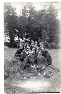 Carte Photo De Jeune Fille D'une école Privé Posant Dans Leurs Jardin En 1924 - Personnes Anonymes