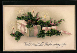 AK Geschenk An Weihnachten Geschmückt Mit Tannenzweigen Und Brennenden Kerzen  - Autres & Non Classés