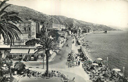 06  -  MENTON - LA PROMENADE ET LA PLAGE VUES DU CASINO - Menton