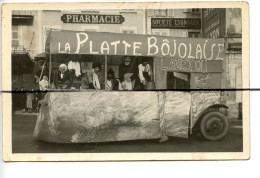 CARTE PHOTO Humoristique . CPA . D69 . Azergues. La Platte Bojolais Lavetou, Véhicule Décoré, Pharmacie , Sasouè - Other & Unclassified