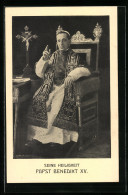 AK Papst Benedikt XV. Mit Erhobener Hand In Einem Sessel Sitzend  - Popes