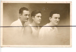 CARTE PHOTO A Identifier . CPA . Portrait De 3 Jeunes Hommes, - Photographs