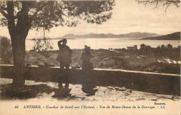 06 -  ANTIBES -  COUCHER DE SOLEIL SUR L'ESTEREL - VUE DE NOTRE DAME DE LA GAROUPE - LL - Sonstige & Ohne Zuordnung