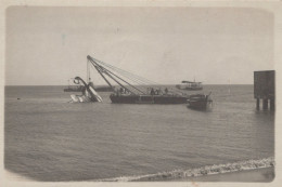 83 / FREJUS / SAINT RAPHAEL / RARE CARTE PHOTO  / REPECHAGE HYDRAVION - Saint-Raphaël